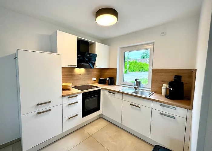 Vakantiehuis Wellness Lodge, Sauna, Whirlpool Nahe Dem